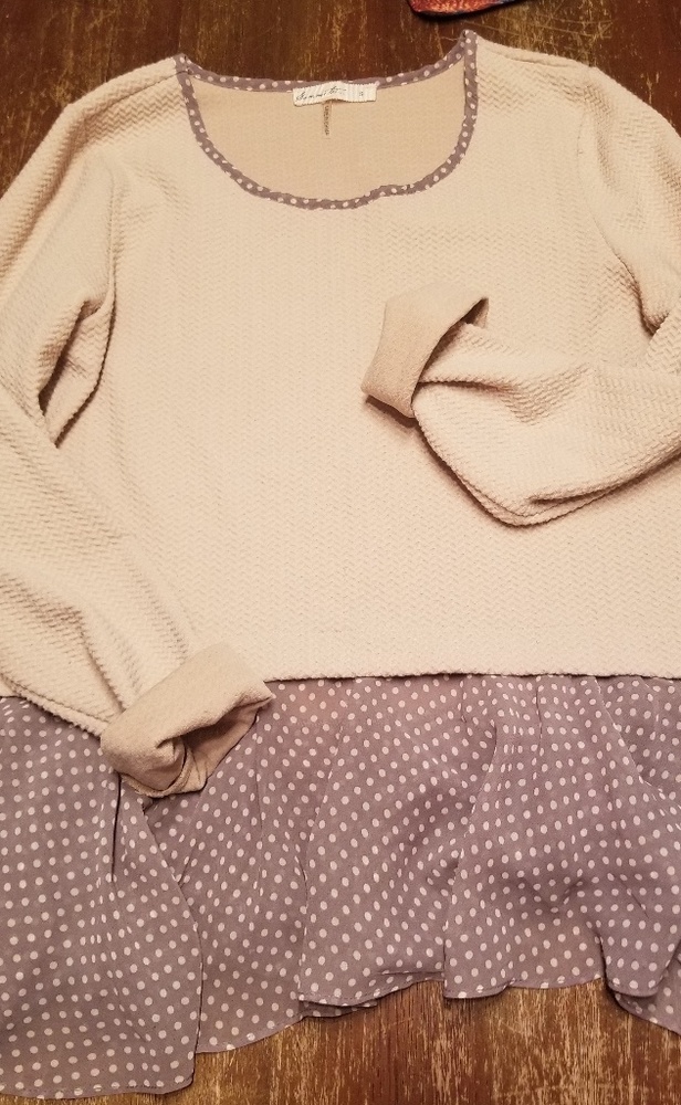 Shirt cute  and flows